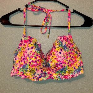 Victoria Secret Halter Swim Top.  34DD. Lightly used.  Excellent condition.